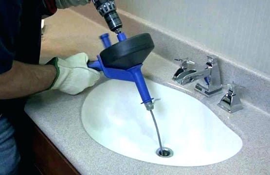 Cómo destapar un lavamanos: 5 métodos caseros que funcionan